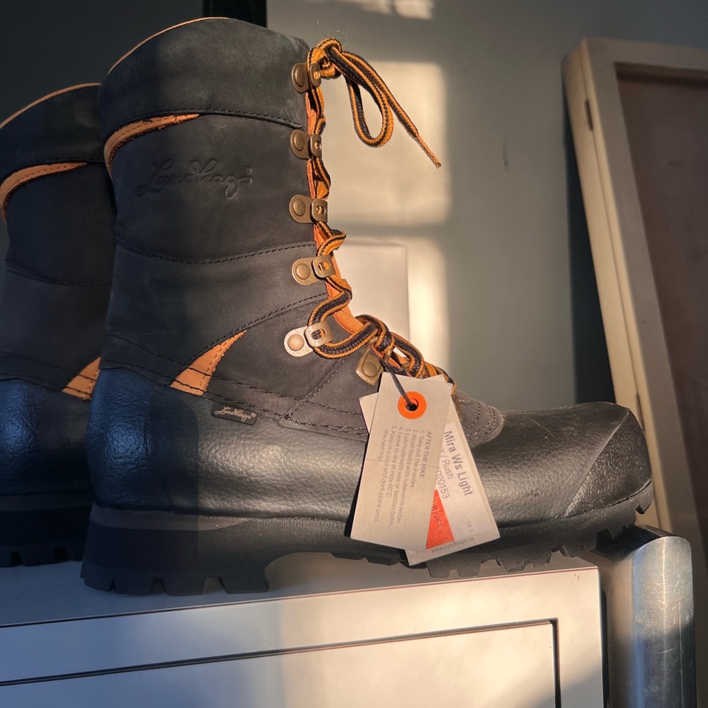 BRAAND NEWW!! Lundhagd Insulated Boots - Black with Tan